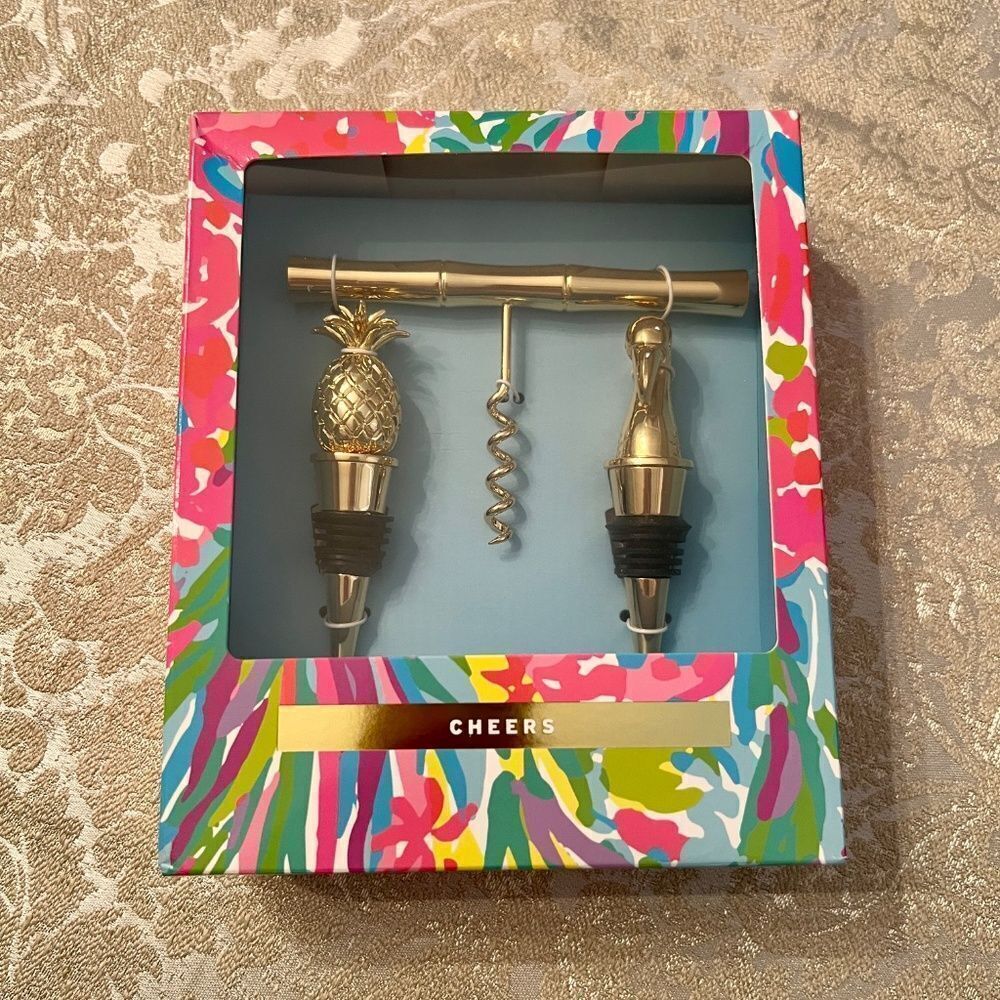NIB Lilly Pulitzer 3 Piece Wine Bottle Bar Set 2 Stoppers & Opener Gold Metallic
